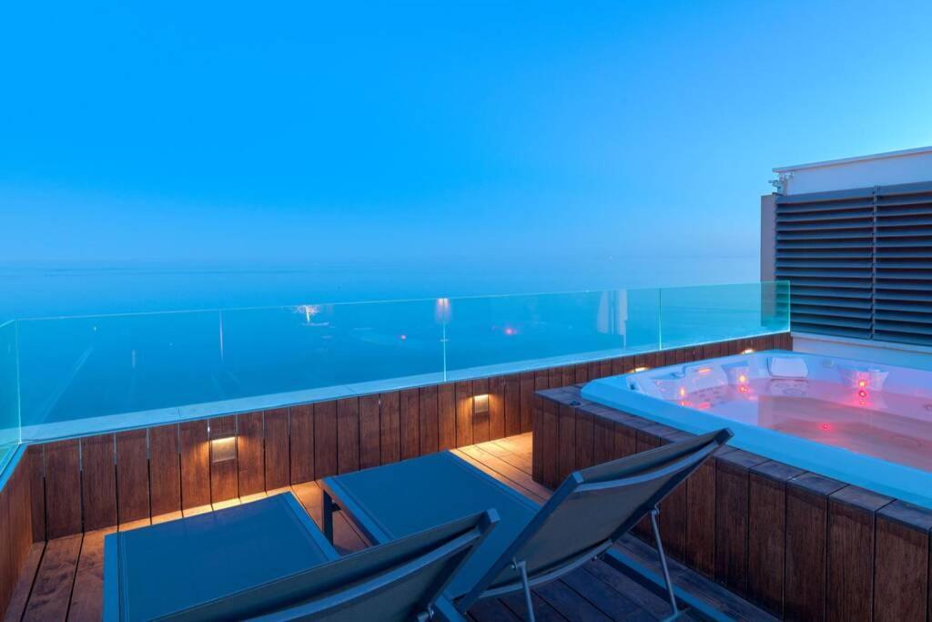 D&R Penthouse On The Beach Apartment มาลากา ภายนอก รูปภาพ
